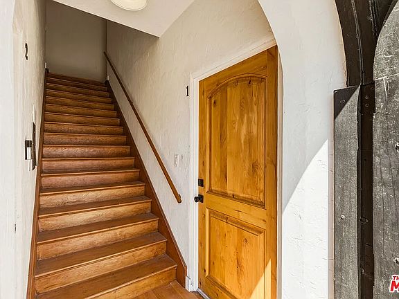 2nd image of 3429 Edgehill Dr APT 3