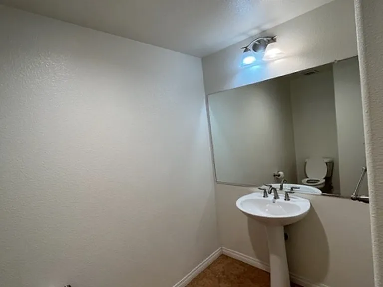 838 Tarragon Ln — Photo 6