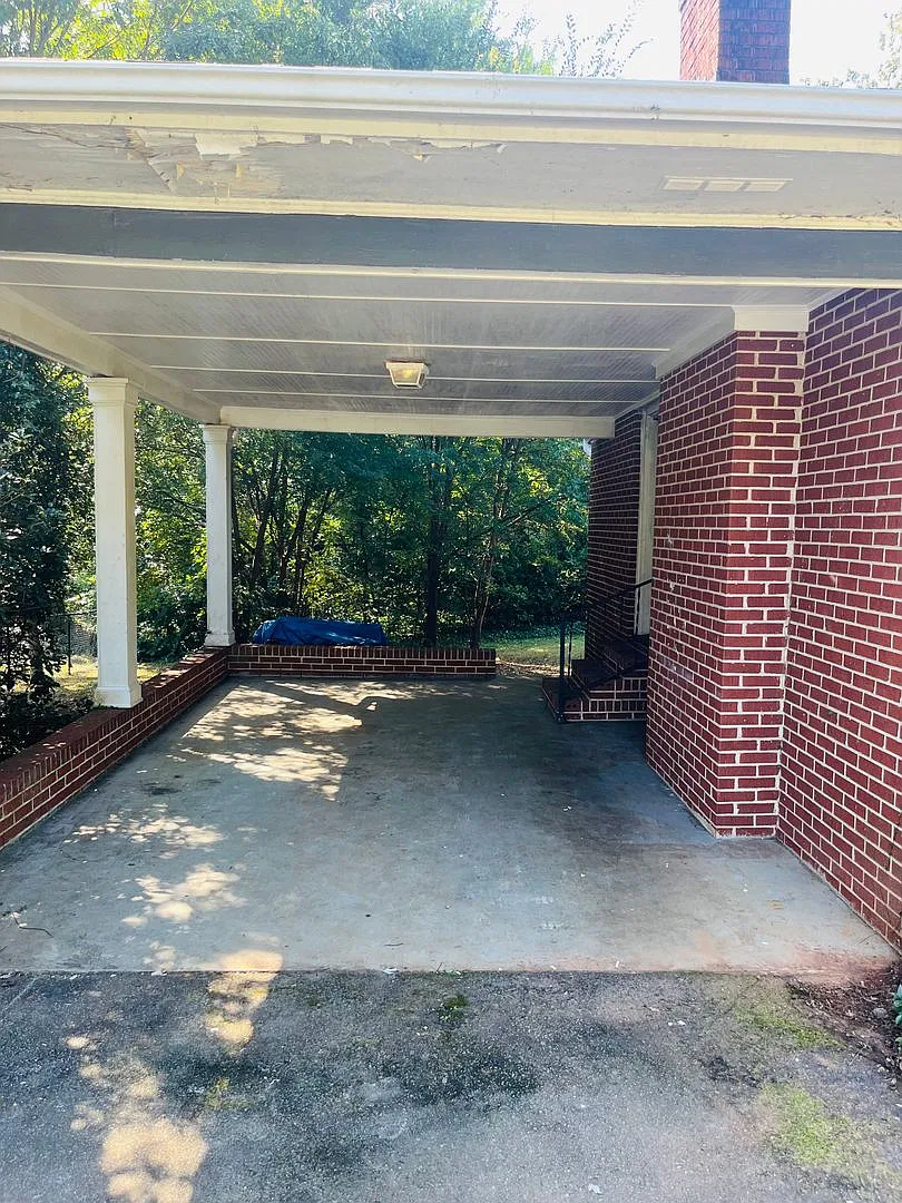 3 Bedroom Gem on Hardin Dr. off South UGA Campus! — Photo 3
