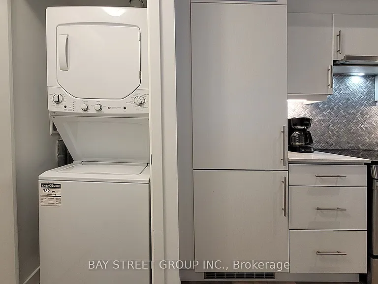 181 Huron St #204 — Photo 8
