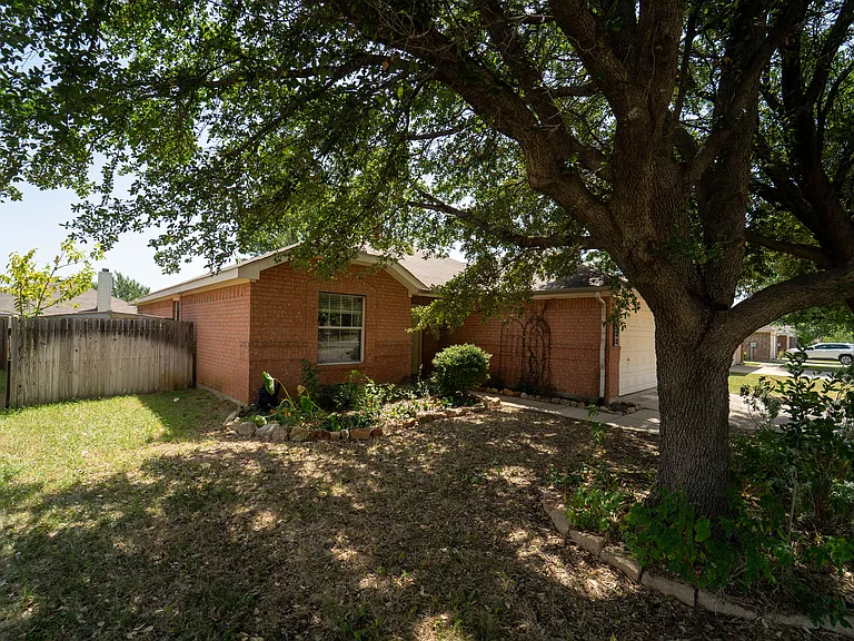1500 Morin Dr — Photo 3