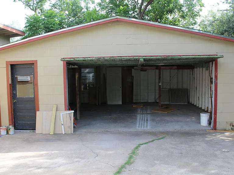 Separate Garage