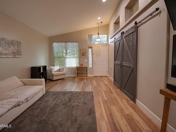 4th image of 1076 W Glenmere Drive