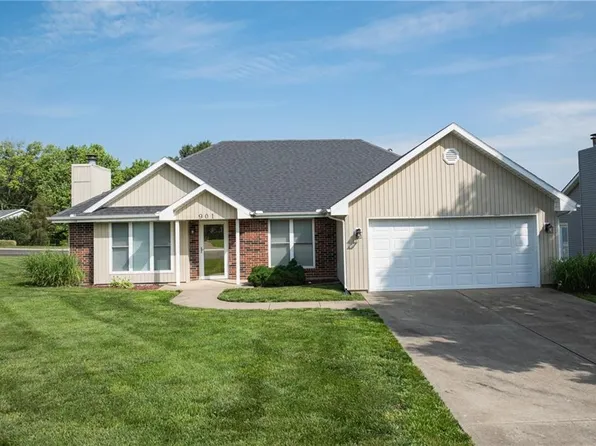 901 Foxridge Dr, Warrensburg, MO 64093