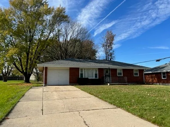 8316 Victory Ln, Machesney Park, IL 61115