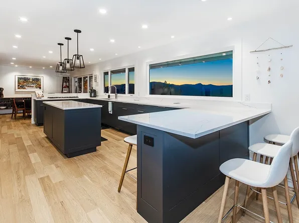 5237 Timberfeild Rd, West Vancouver, BC V7W 2Y5