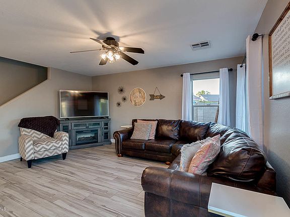 3rd image of 1001 S 167th Ln