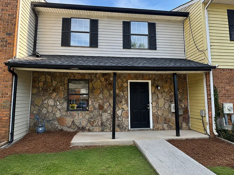 2704 Greystone Pl — Photo 1