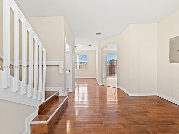 4th image of 2928 SE 2nd St Unit 1