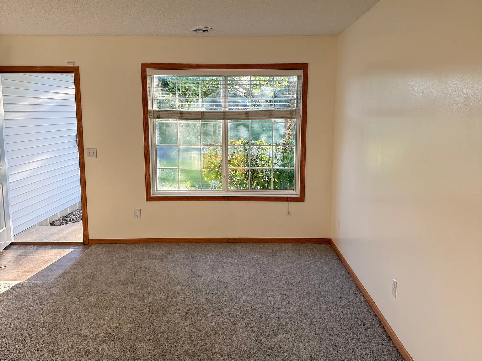 2 bed, 1.5 bath, 1269 sqft, $1,800 — Photo 2