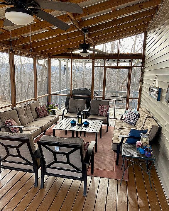 Screened in porch