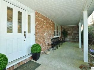 7 Overdale Ct, Huntington, NY 11743