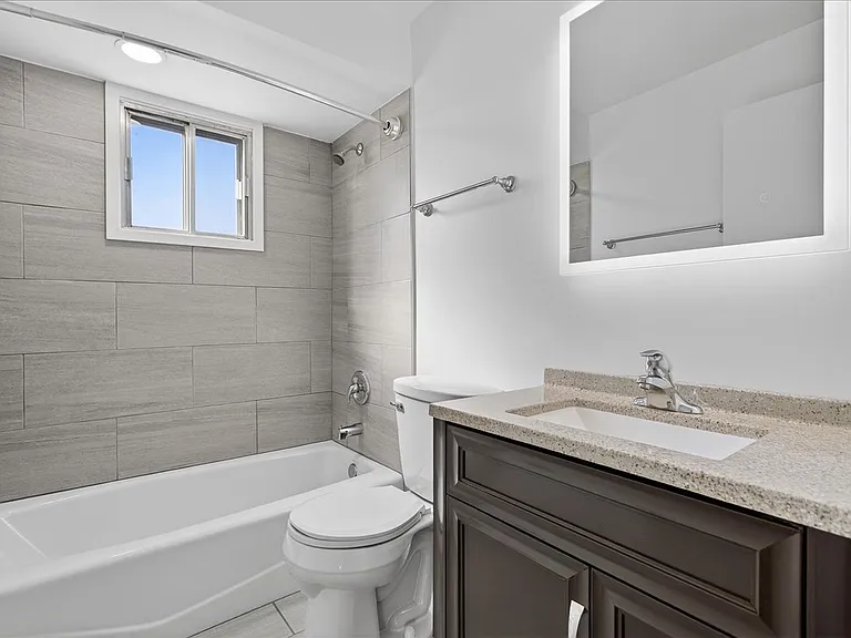 708 W 65th St #6 — Photo 16