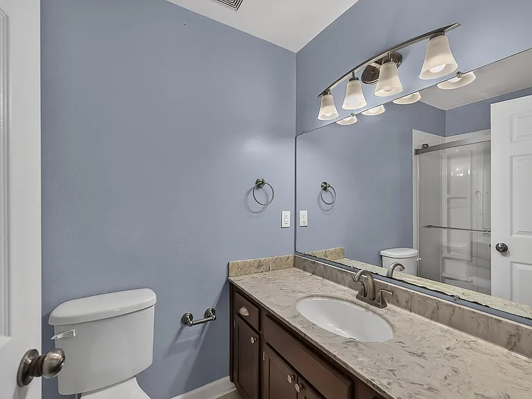 242 Zachary Ln — Photo 16