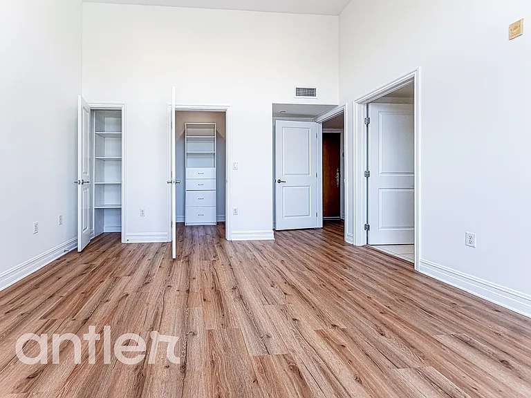 1241 S Sherbourne Dr #GPH5 — Photo 29