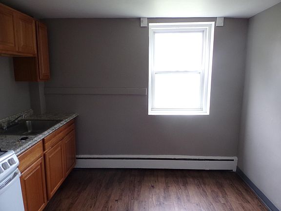 5th image of 862 Maryvale Dr #1
