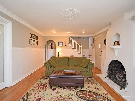 3rd image of 1515 Larry Ave