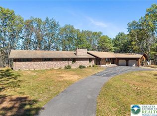 322 Manor Ln E, Lehighton, PA 18235