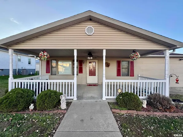 216 S Hubbard Ave, Goreville, IL 62939