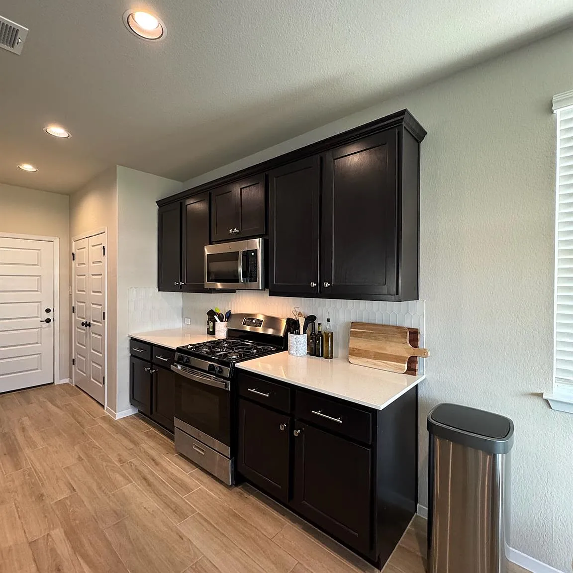3 bed, 2.5 bath, 1840 sqft, $2,100 — Photo 4