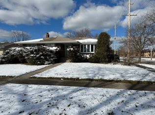 253 Maple Ln, Munster, IN 46321