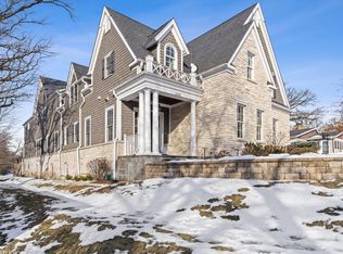 11320 Hiawatha Ln, Indian Head Park, IL