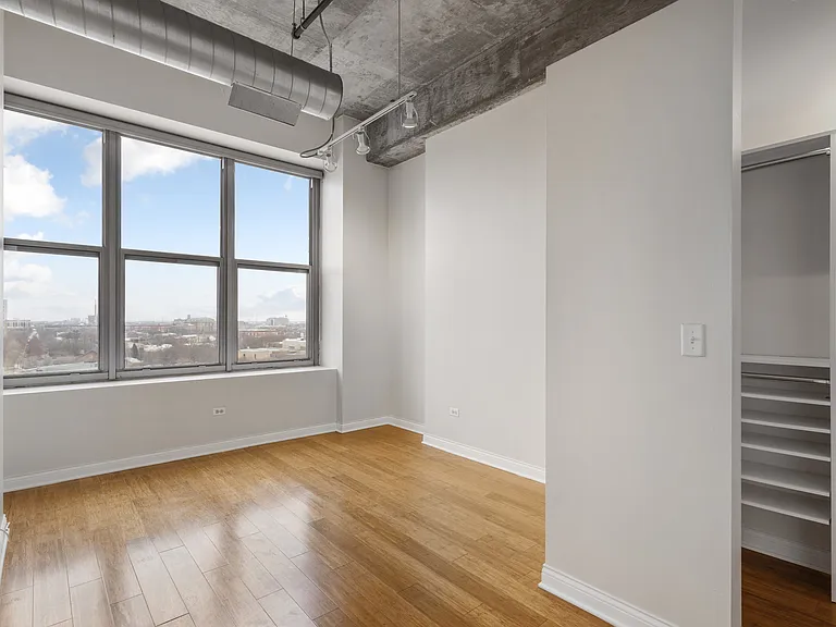 933 W Van Buren St #909 — Photo 8