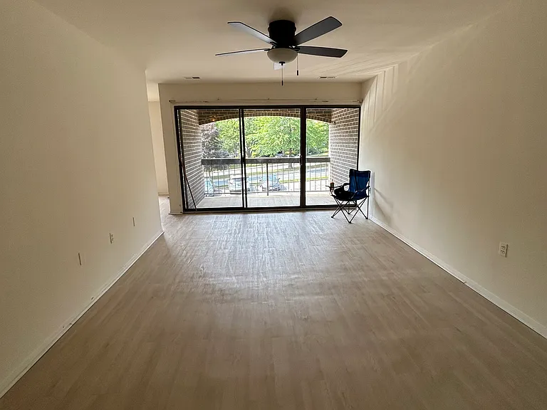 425 Christopher Ave #14 — Photo 6