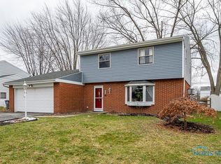 395 Edgewood Dr, Perrysburg, OH 43551