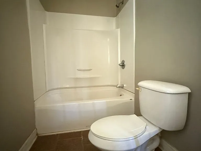 220 Woodside Dr — Photo 12