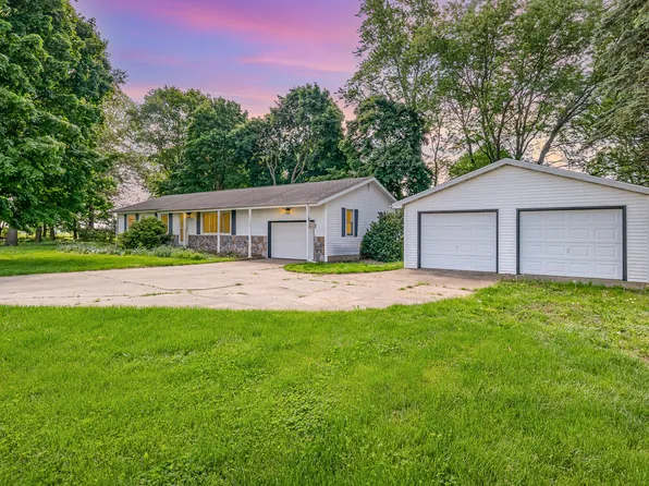 33560 Chicago Trl, New Carlisle, IN 46552