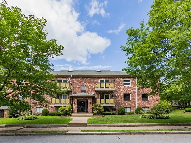 43 Burnham St #C3 — Photo 1