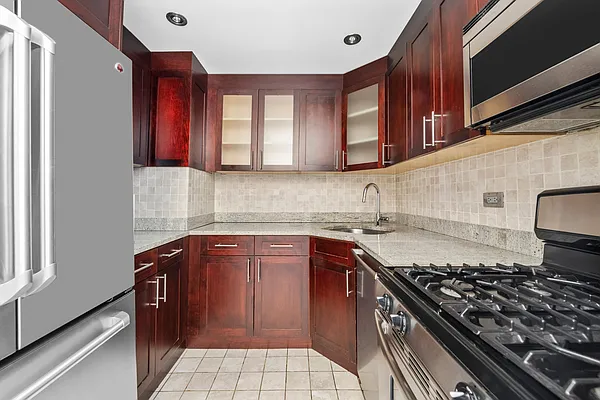 Rented by Compass | media 23