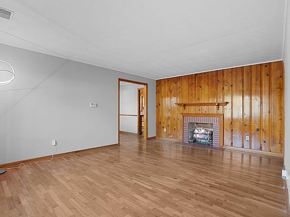 4th image of 239 Lyons Dr