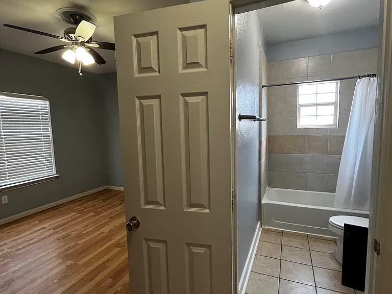 717 W Alabama St #6 — Photo 8