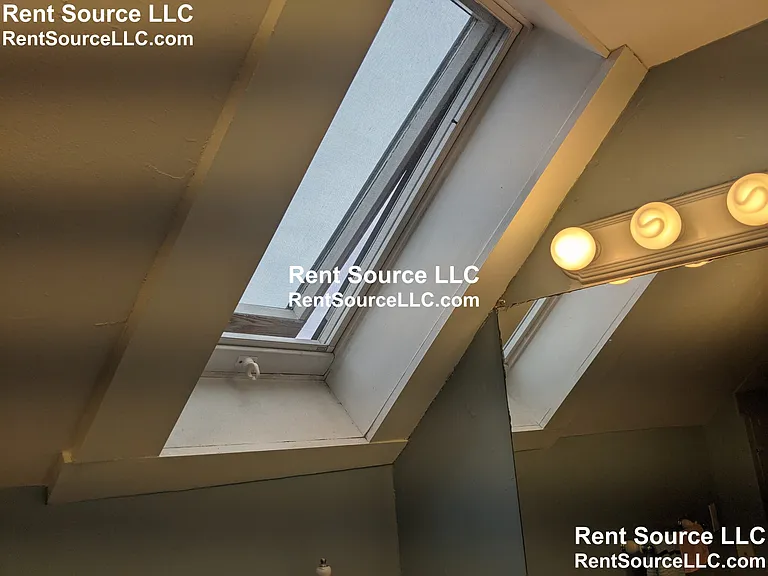 138 W Adams St — Photo 23