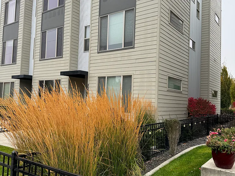 2329 W Bridge Ave — Photo 2