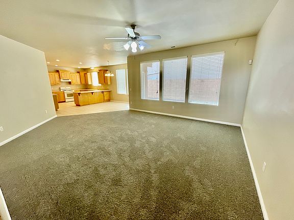 4th image of 702 E Bear Claw Dr