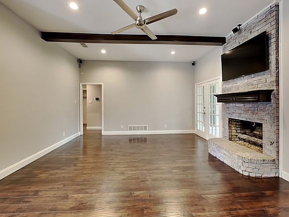 2nd image of 2216 Carmel Dr