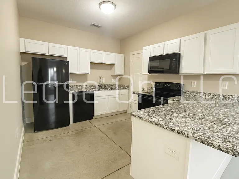 8196 E 34th Ct S — Photo 5