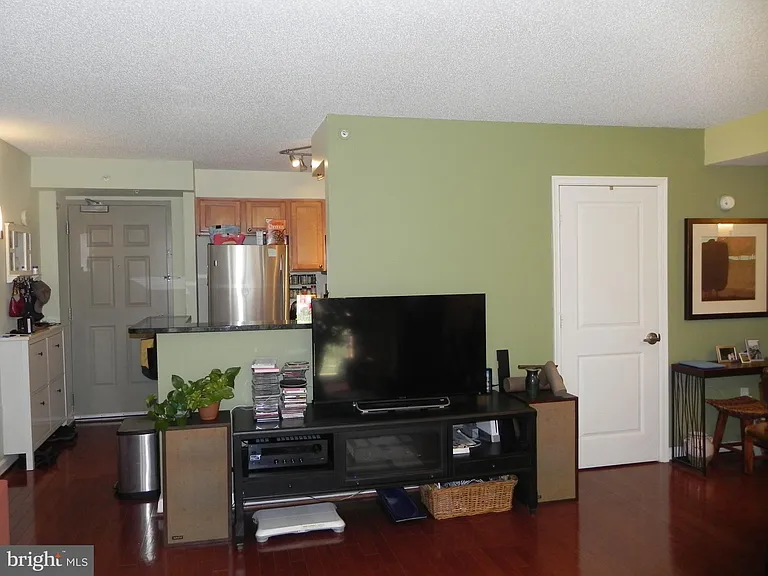 880 N Pollard St #504 — Photo 15