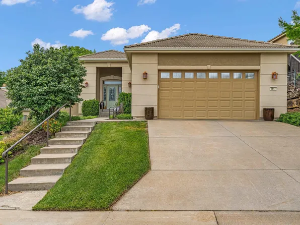 5617 Villa Dr, Lawrence, KS 66047