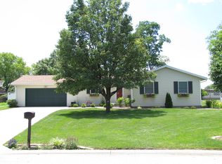 18 Victoria Dr, La Salle, IL 61301