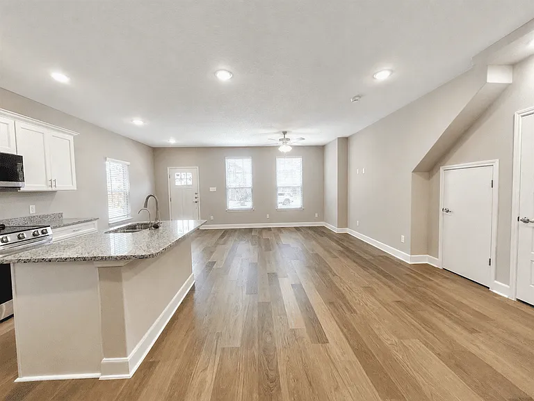 7142 Magnolia Crk #101 — Photo 7