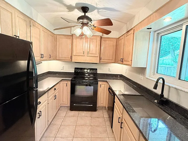 705 Dehaviland Dr — Photo 3