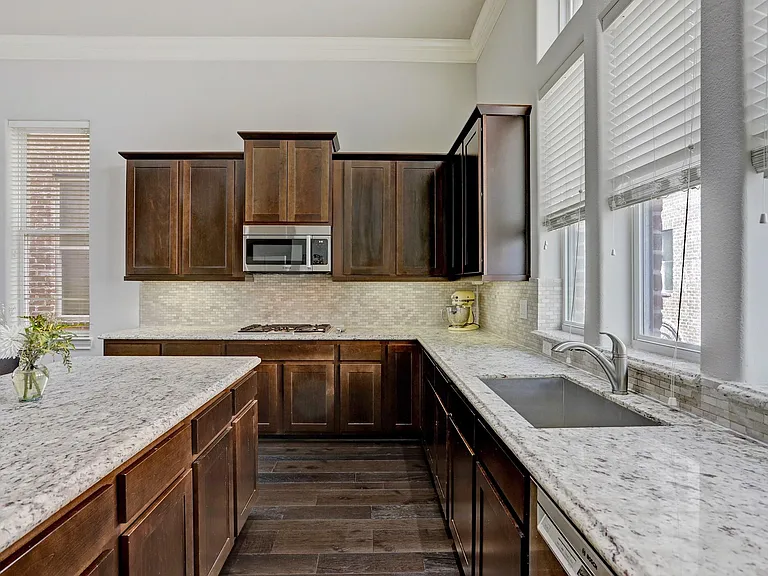 3913 Austin St — Photo 11