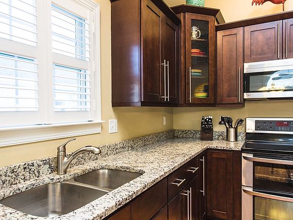 5th image of 140 Berwick Dr