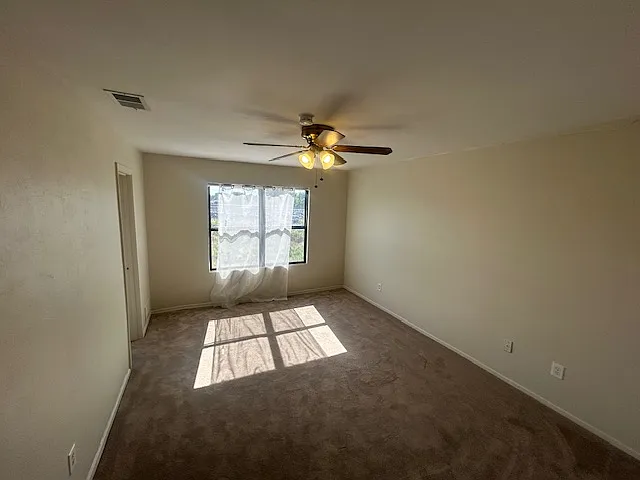 401 Towne House Ln — Photo 5
