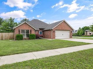 1697 N Oakhaven Pl, Fayetteville, AR 72704