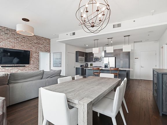 3rd image of 700 12th Ave S Unit 605
